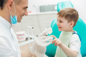 ¿Cómo preparar a tu hijo para su primera visita al dentista?