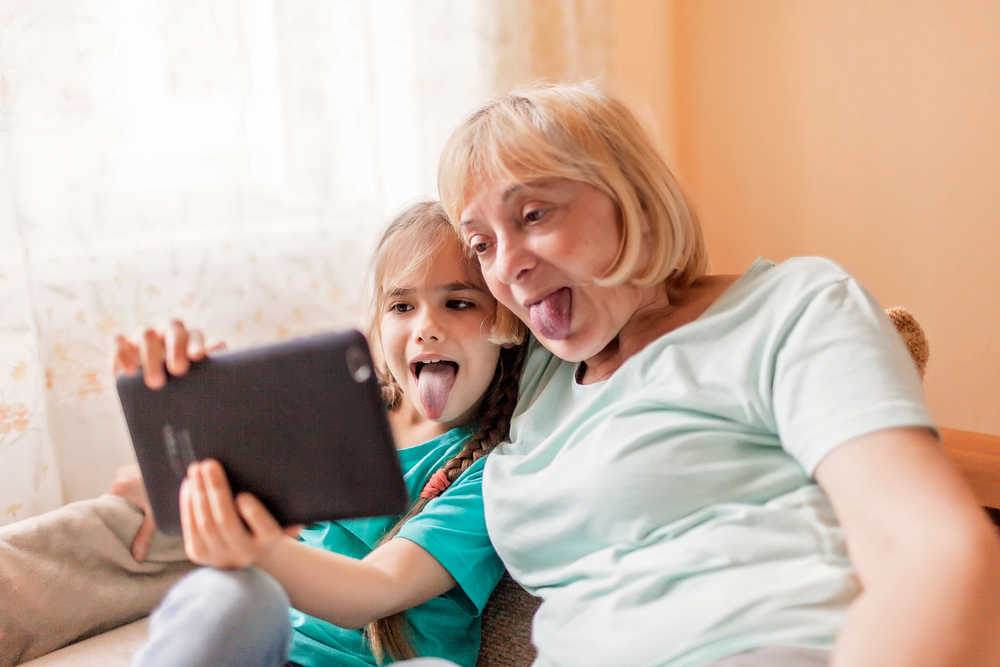Relaciones intergeneracionales: beneficios de la interacción entre adultos mayores y niños